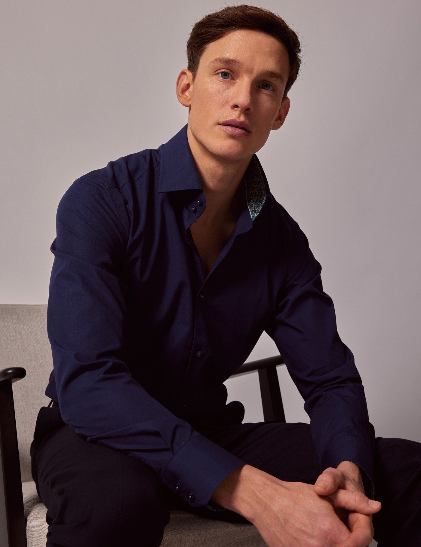 Men's Navy Slim Shirt - Contrast Detail - Mid-Collar | Hawes & Curtis