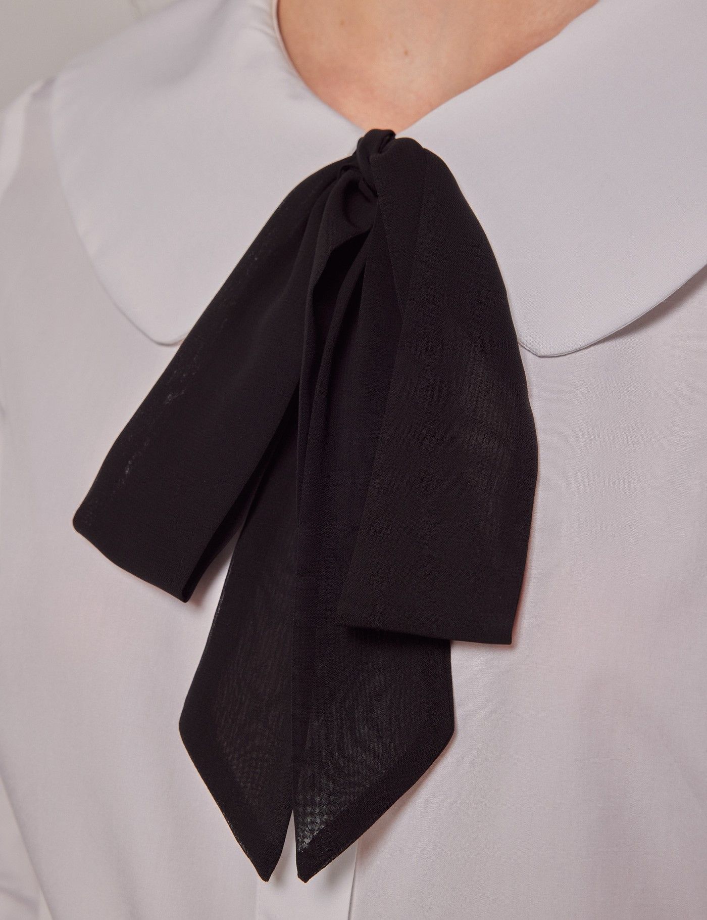 White Bow Boutique Shirt - Peter Pan Collar-preview