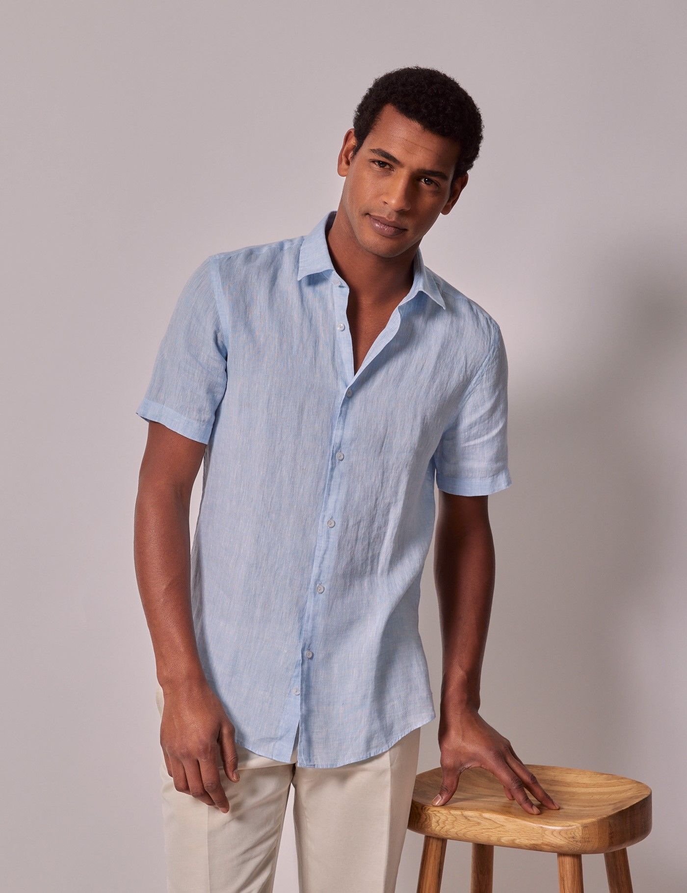 Men's Light Blue Linen Slim Short Sleeve Shirt | Hawes & Curtis