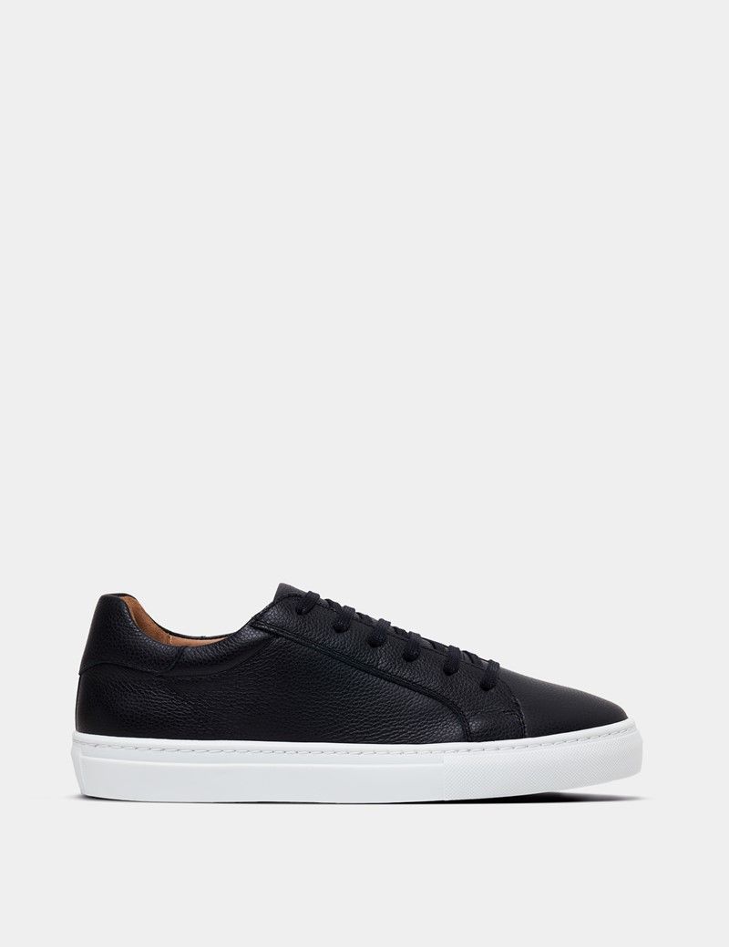 Black Tennis Trainer