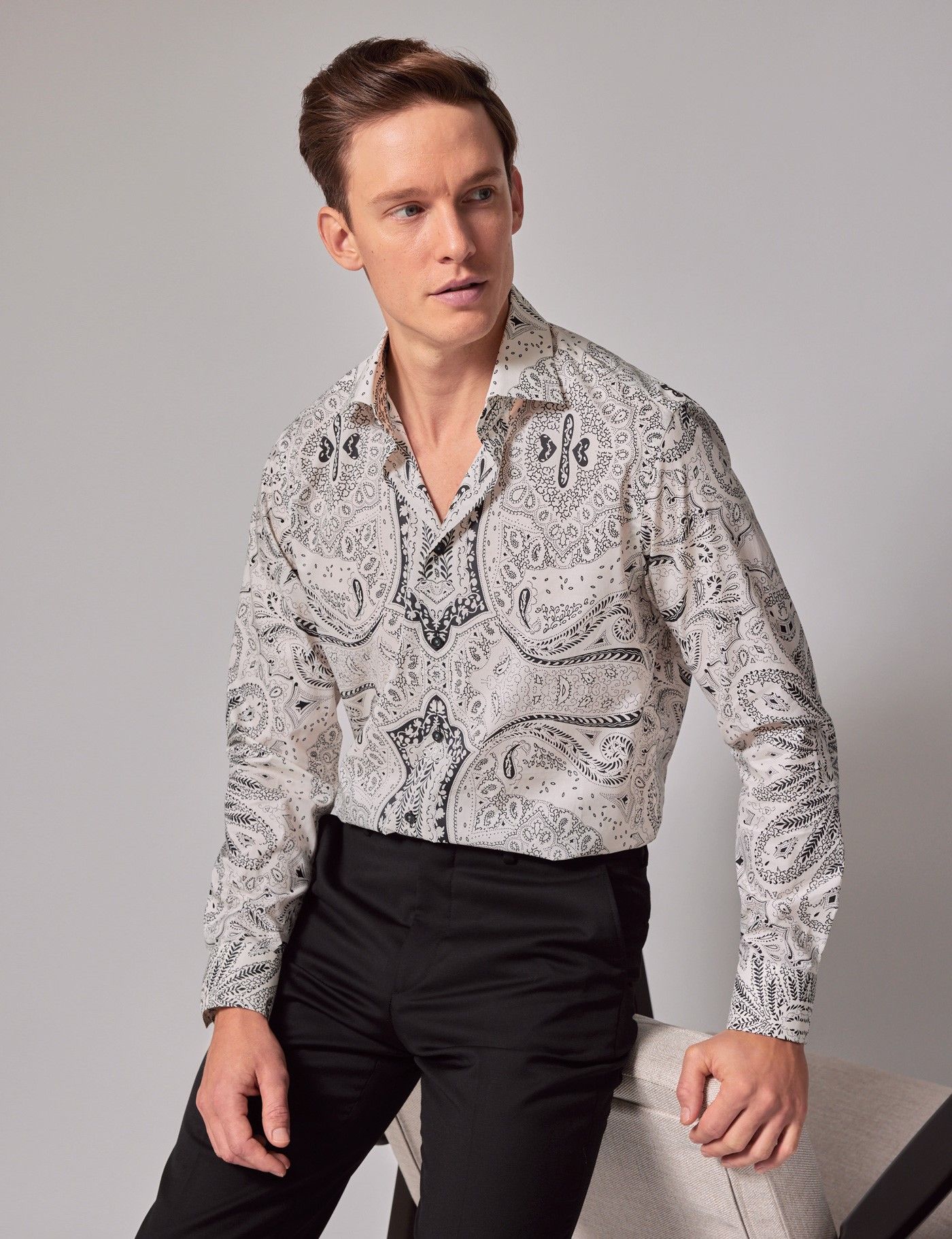 Men's White & Black Dotted Paisley Slim Shirt | Hawes & Curtis