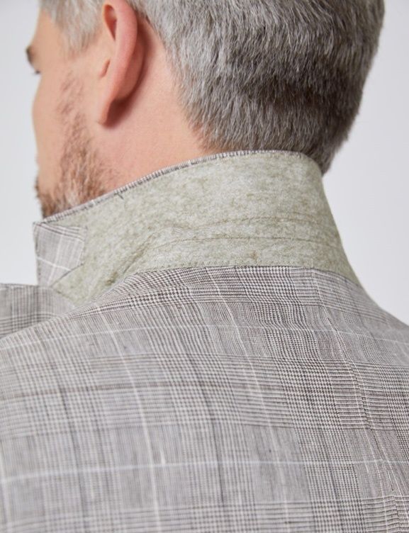 Superior details felt lining under the jacket collars - Hawes & Curtis