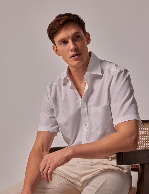 Hawes & Curtis White Tailored Shirt | Short Sleeve & Chest Pocket | Cotton | Plain | Men's Hawes & Curtis White Tailored Shirt | Short Sleeve & Chest Pocket | Cotton | Plain | Men's