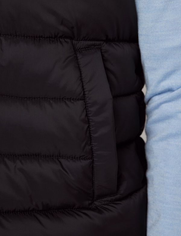 Men's Black Lightweight Gilet | Hawes & Curtis