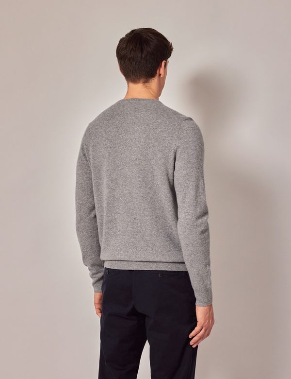 Men's Mid Grey Cashmere Crew Neck Sweater| Hawes & Curtis Men's Mid Grey Cashmere Crew Neck Sweater| Hawes & Curtis