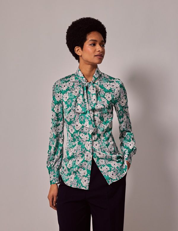 【ファッション通販】の商品をすべて White & Green Women's Peonies Hawes | Blouse Pussybow Satin トップス