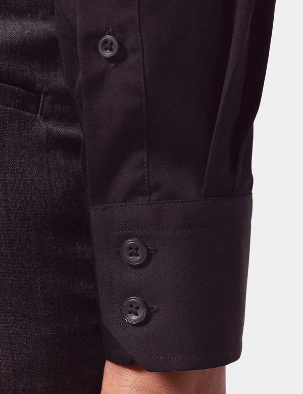 Liam in Solid Black Freefit Poplin Shirt
