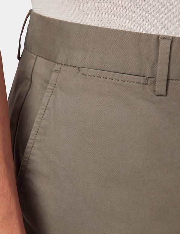 【かじ】WASHED CHINO COTTON Garment Dyed Chino Pants (7-18) | GUESS Canada